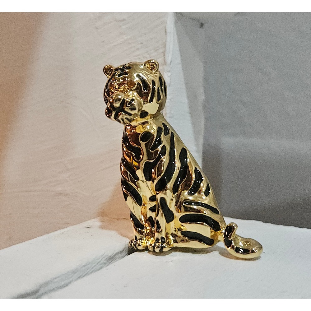Vtg Talbots Gold Tone Sitting Tiger With Black Enamel Stripes & Rhinestone Eyes